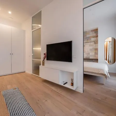 Apartment Downtown Getaway By Prime I